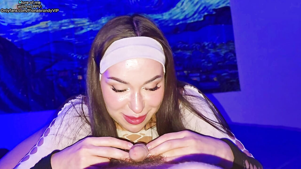 Myke, små samling! Fiona Brandy suger på hver slappe pikk jeg ser, og gjør dem harde i munnen min!