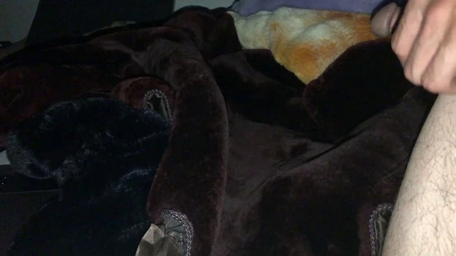 Thick cumshot on beaver fur