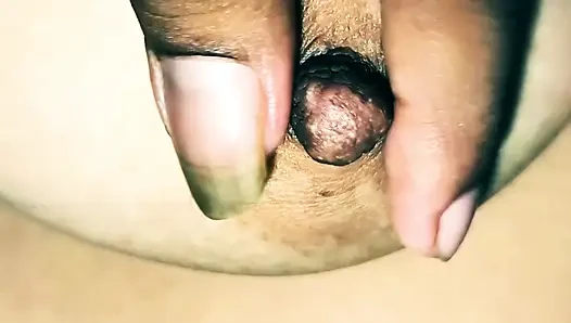 Pel pelai ka maja lete huye pati patni.
