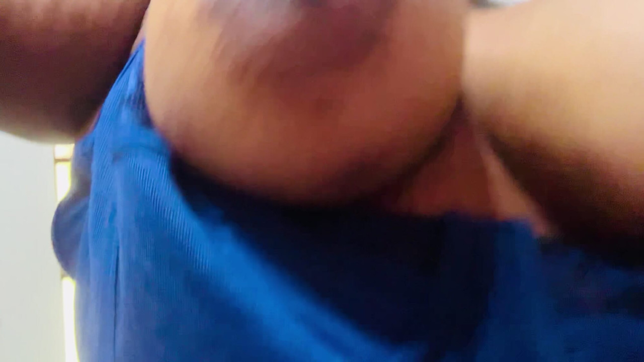 Brown girl Boob play and vibrete and shake