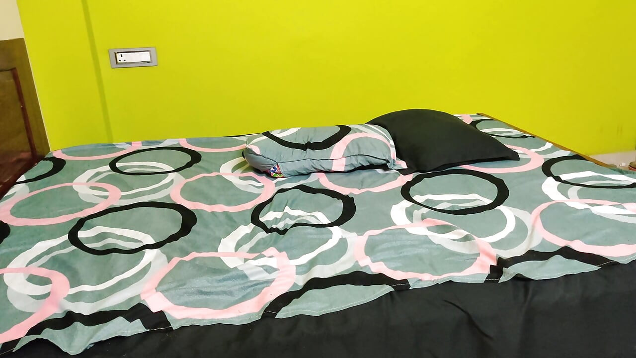 戴穆斯林头巾出轨的妻子在晚上被继兄弟操逼