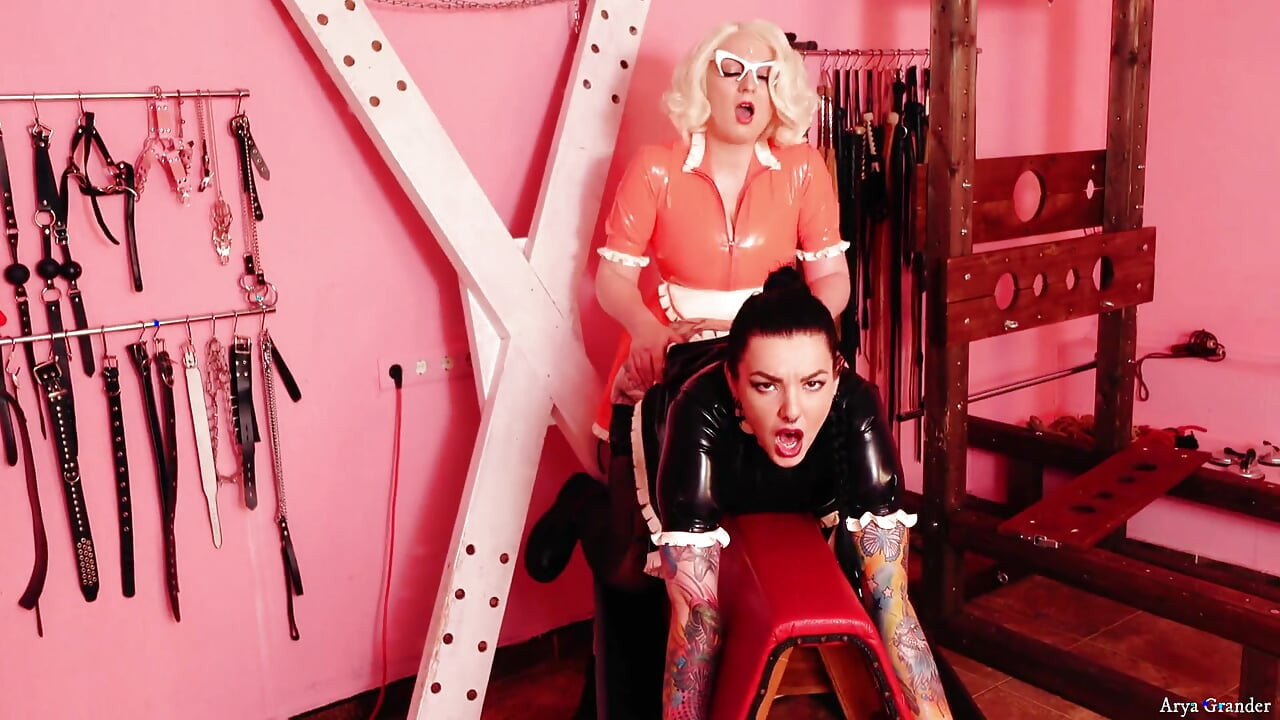 Latex meisjescompilaties - voorbinddildo seks en poesje plagen - rubberfetisj gratis pornovideo