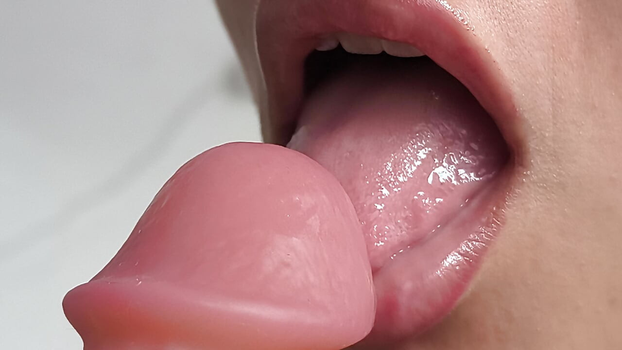 drooling and sucking lips (sounds very close) ASMR