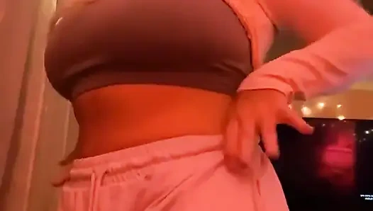 Verlangsam deine Bewegungen, das ist es. Schön und langsam. Ich fühle Dich jetzt wirklich. Jetzt gehen sie d e e p e r Mmmmmmm Ja