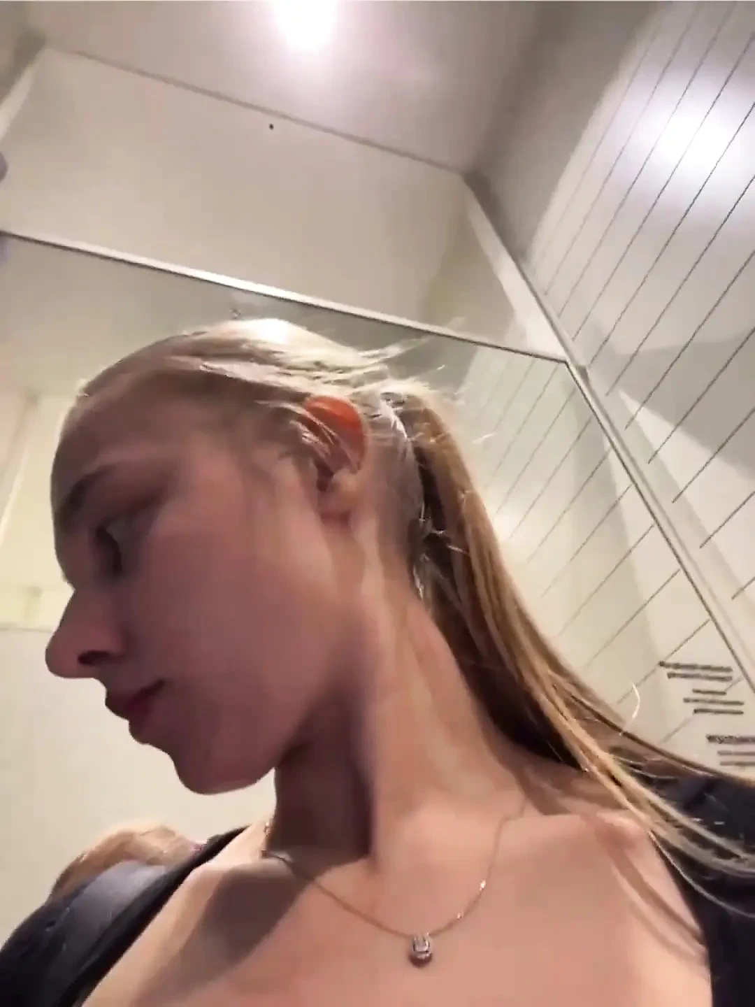 在商场里抚摸我的菊花特写