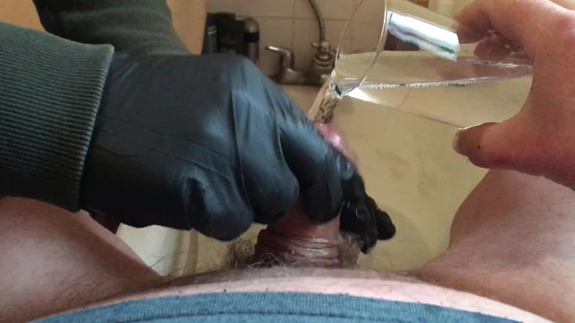 Friend. Glove. Masturbation: Bath edge