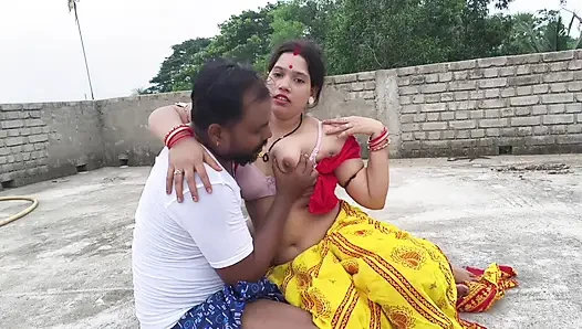 Beautiful indian village aunty hot romance Big boobs press and pussy fucking on the roof over