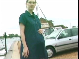 Británica extrema - embarazada meando