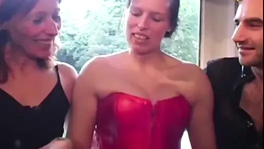 Cewek bejat ini dientot habis-habisan sampai mengerang keenakan