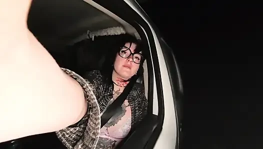 Goth mädchen langweilt sich beim fahren - dildo, halsfick