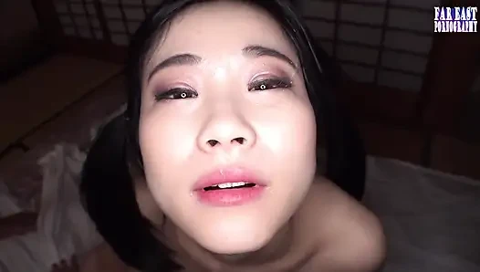 Nackte nüppel spazieren, wo überfüllte augen einen heißen, engen gipfel auf ihre frechen tipps machen, phase 5