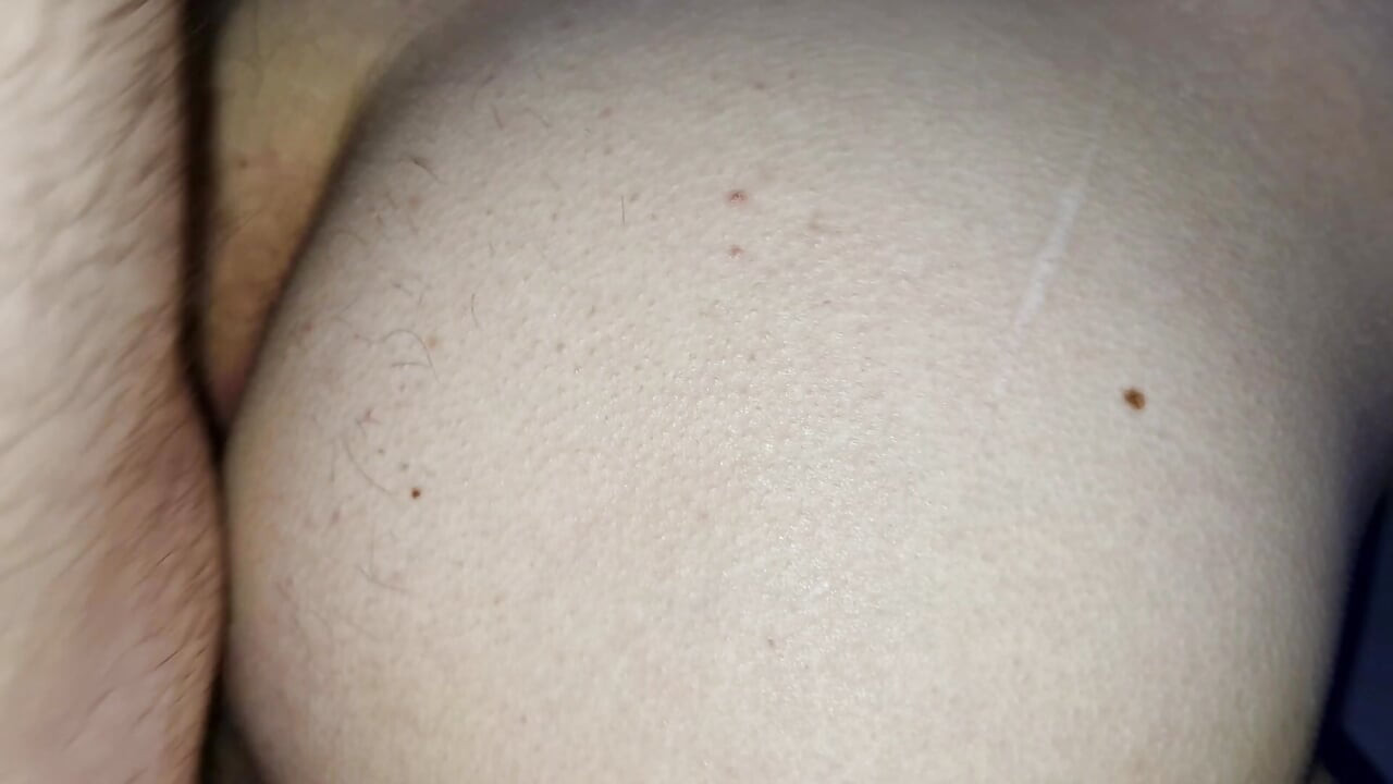 Член в дупу і сперма відтрахана без презерватива фембоя