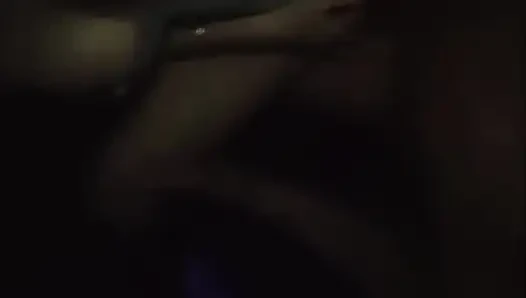 Ngentot di klub swinger sampai muncrat banyak banget di memekku