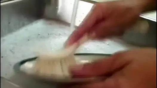 Ibu tiri yang kesepian telan sperma pria kulit hitam besar
