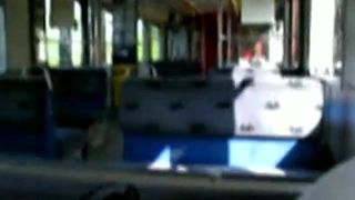Szarpanie dużego nieoszlifowanego kutasa w pociągu