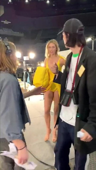 Karlie kloss semana de la moda de parís &#39;19 (bts)