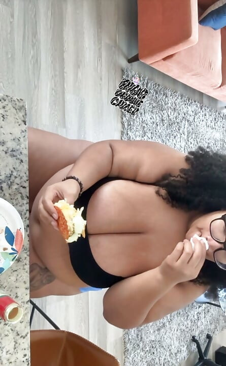 Biggdebbiecakez Mukbang