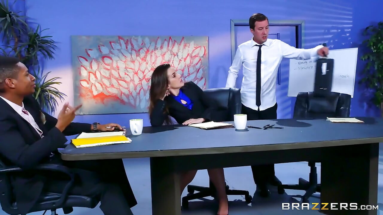 Dicke titten bei der Arbeit - Die brünette Juelz Ventura testet nervöse Jessy mit einer harten büro-tittenfick-session