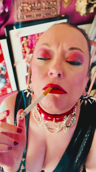 A Smoking Mistress, Tina Snua, Smoking 2 Cigarettes Tip To Tail - Drifting  OMI OME snap Inhales | Clip 3