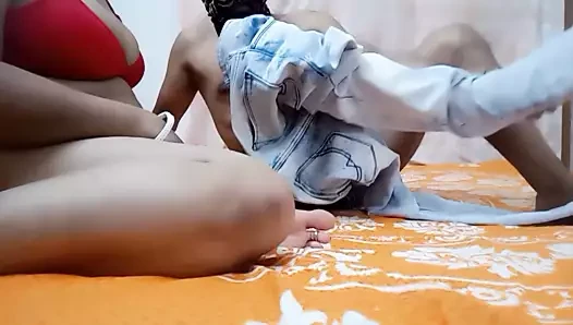 Sexy Rii wird im Doggystyle gefickt