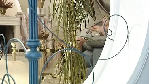 Güzel sarışın Alman bebek sert iki yarakla üçlü seks yapıyor