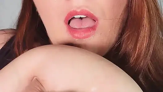 Ibu-ibu toket besar dengan toket besar lagi asik nyepong kontol sampai dicrot di dalam