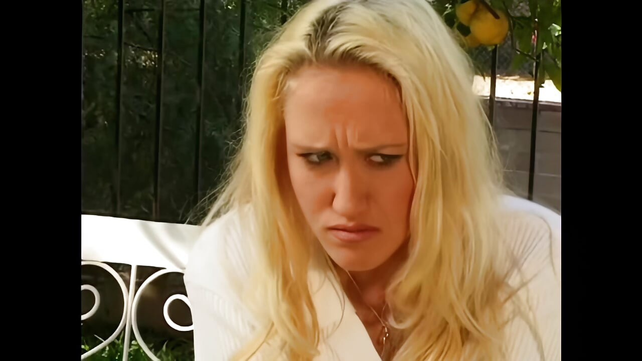 Alana Evans: Bassz meg azon a kanapén, és fogd meg a kis seggem is