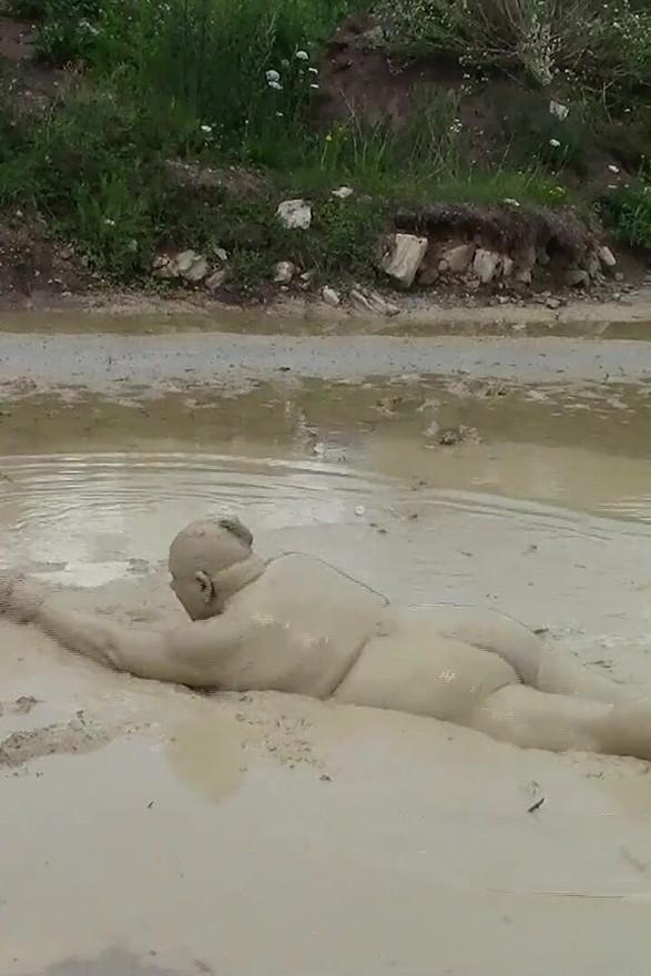Eu brincando na lama da luz profunda