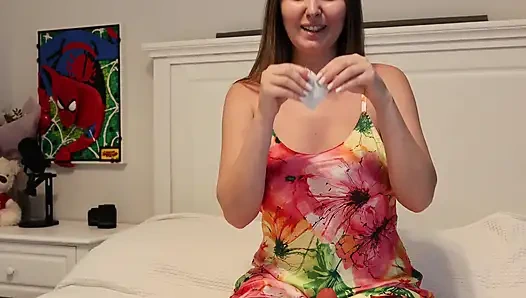 Sendirian di rumah: kontol karet menyelamatkan malam ibu tiri