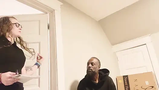 Pembe amcığını sikerken ne kadar yetenekli olduğunu görmek için ikinci bir röportaj ayarladı