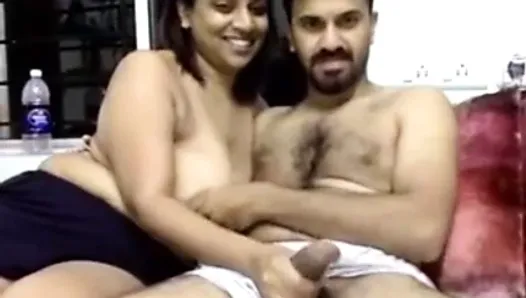 Индийская пара в кам-шоу - часть 1