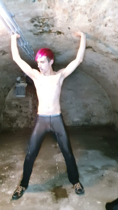 pissing striptease dance | Clip 1