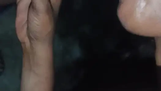 Yüze boşalma yarak emiyor ve ağzını sikiyor ve yüzüne boşalıyor