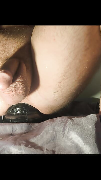 내 애널에 큰 딜도