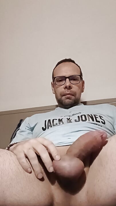 Vote yes or no in the comments for a moment with my cock