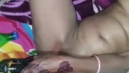 My stepsister put a bottle of Sprite in her pussy and drained her pussy?