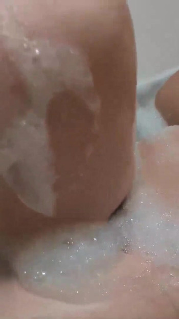 Spektakularan trenutak iz "Seksi sesije kupanja pušenja"