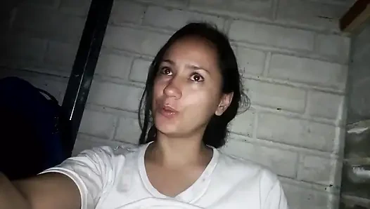 Aku lagi asik masturbasi di balkon rumahku di depan tetanggaku sampai muncrat