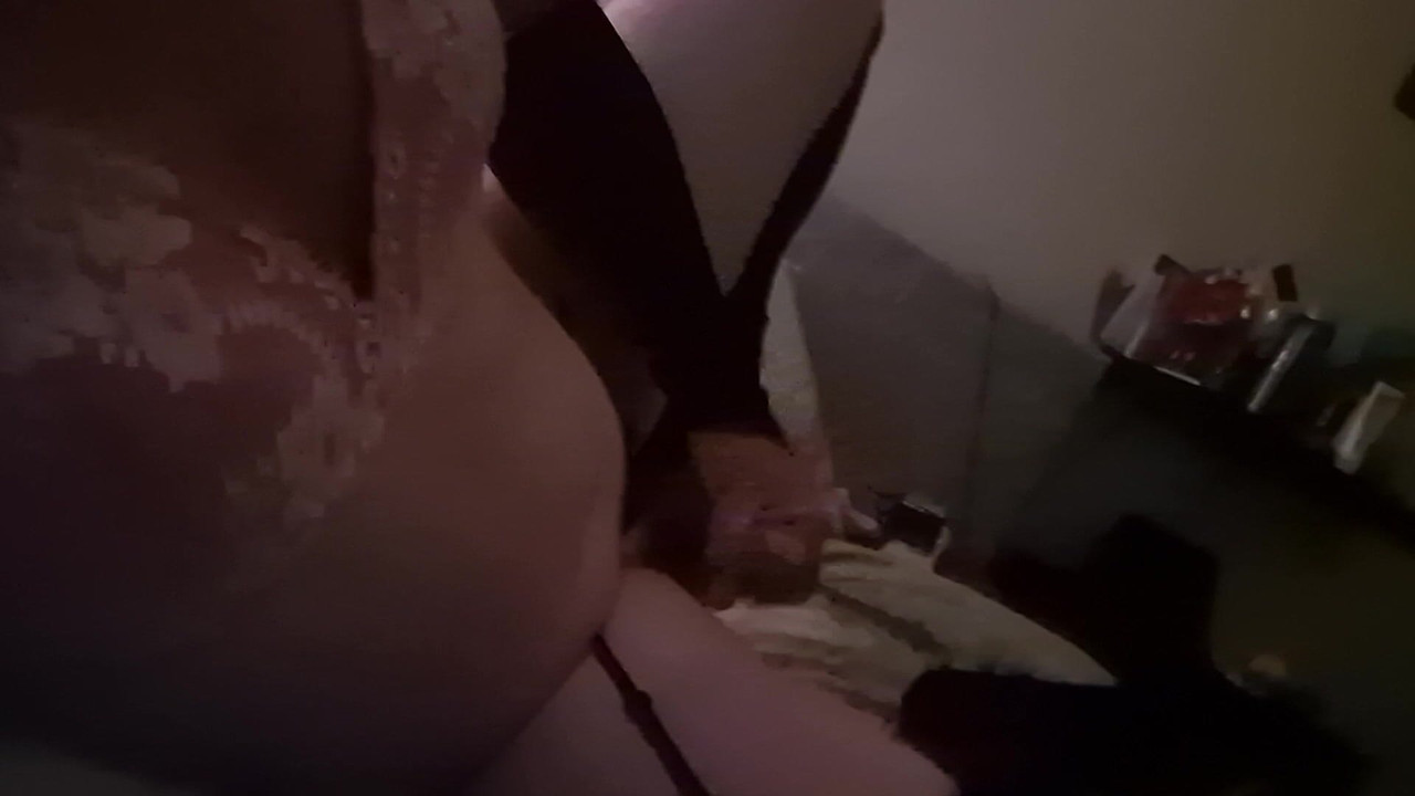 Sissy crossdresser se opet loše ponaša