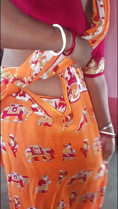 Desi housewife changing saree while being watched by Bengali maid secretly