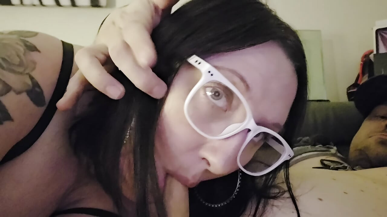 Amaterska MILF žena Cand!d Sandra slini po kurcu kao gadna mala kurva