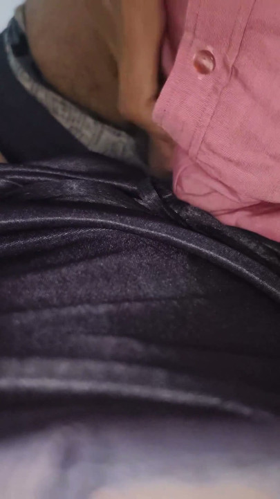 Kylätyttö nauttii seksistä maatilalla | Osa 1