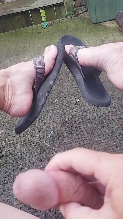 Acabando en chanclas al aire libre