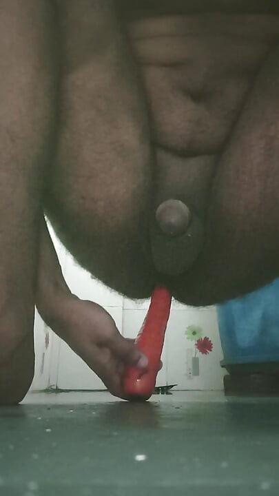 Loves analplay with carrot