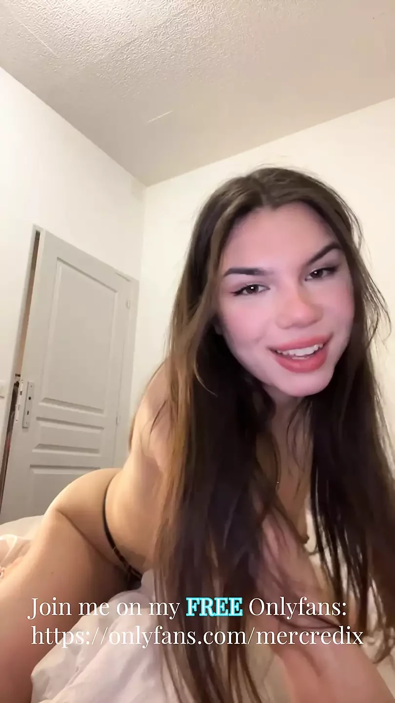 Hot teen fingering herself on the couch, waiting for your cock...