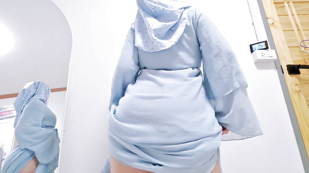 POV: Hijabi Girl With Elegant Blue Abaya Tease