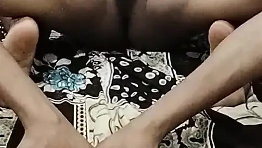 Pacar teman bs Dia sangat cantik, aku jatuh cinta segera setelah aku melihatnya, dia juga mulai menyukaiku sedikit,