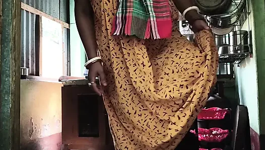 Peheli bar Bhabi ke khana pakane ki somoy pay mosti kiya