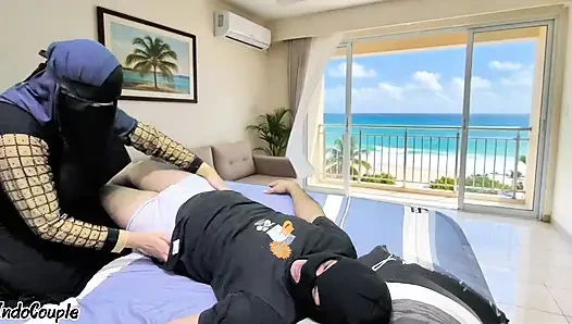 Bokep Indo Janda Sange Minta Dientot Kurir Paket mantab cewe nya