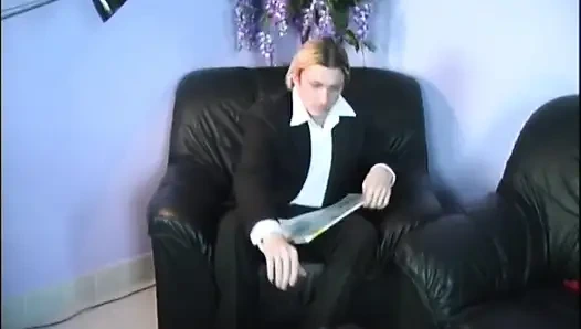 Pesta seks fetish dengan lilin dan cambuk